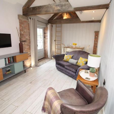 The Hayloft - Cheshire Villa Crewe Exterior photo