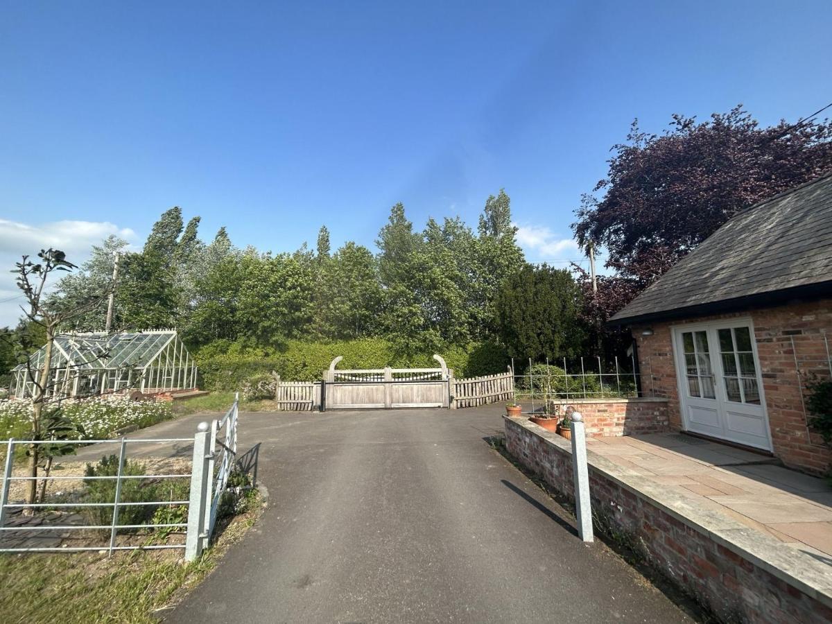 The Hayloft - Cheshire Villa Crewe Exterior photo