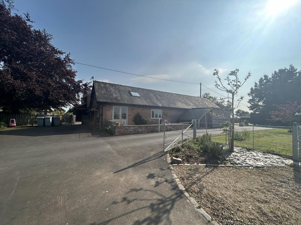 The Hayloft - Cheshire Villa Crewe Exterior photo